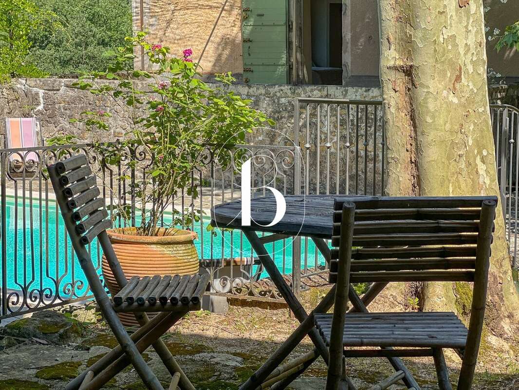 Maison 330 m² à Vinezac  - photo 8