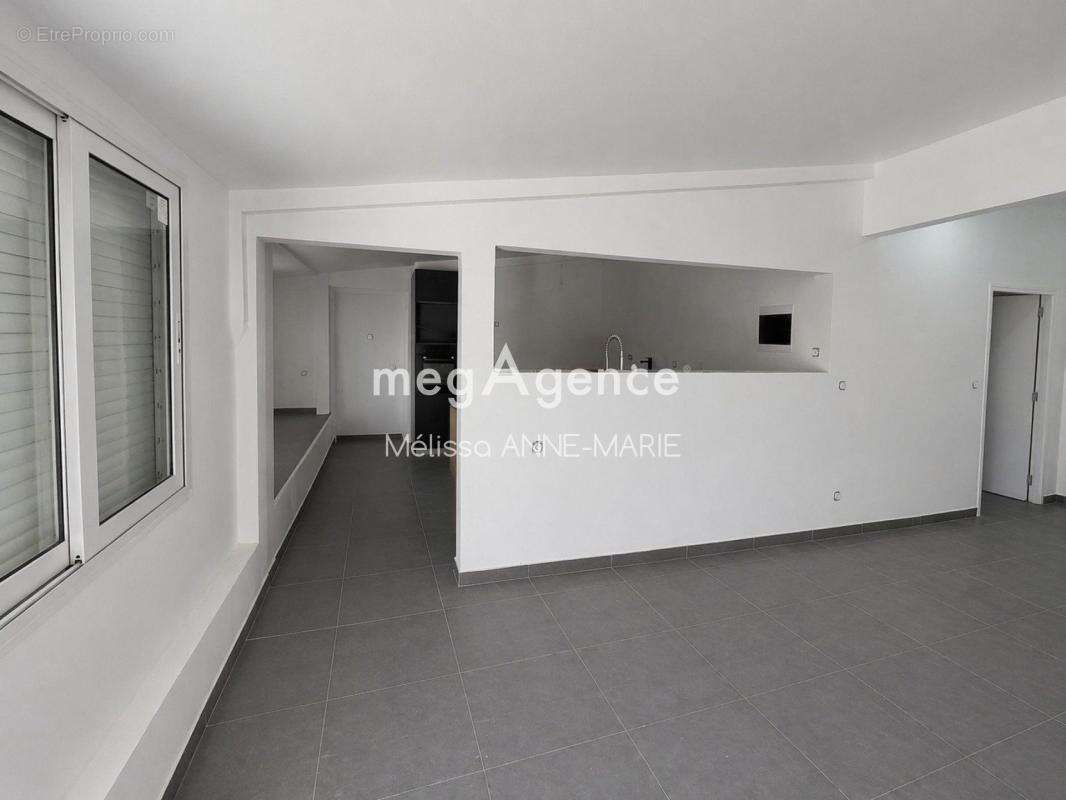 Maison à LES ABYMES