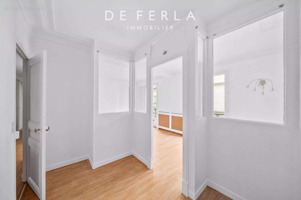 Appartement à PARIS-14E