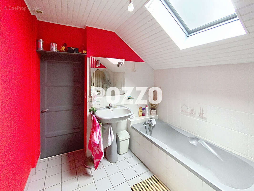 A VENDRE : Corps de ferme rénové alliant confort et modernité 137 m² - photo 10
