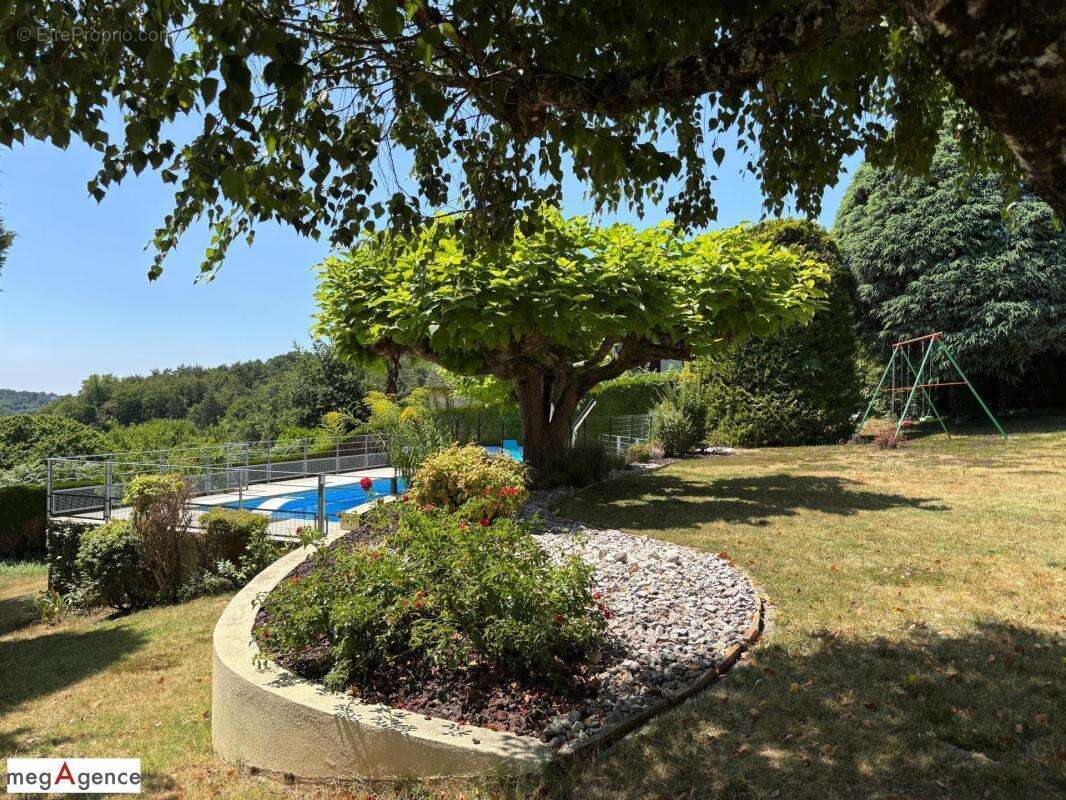 Maison familiale 175 m² – Piscine, jardin paysager et logement indépendant - photo 7