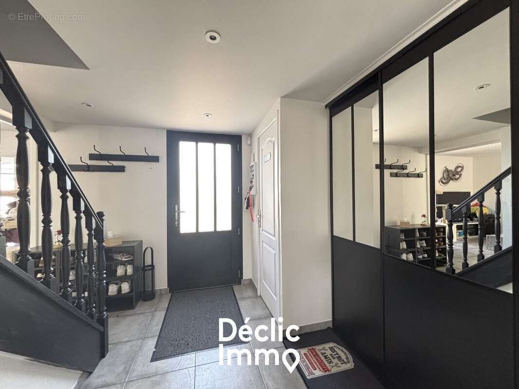 La Jarrie - Maison avec jardin, piscine, dépendances et spa - photo 6