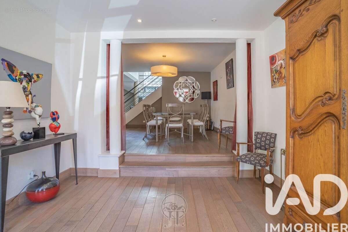 Maison 238 m² à Sainte-Ruffine  - photo 2