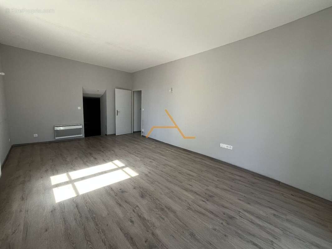 Appartement à VALREAS