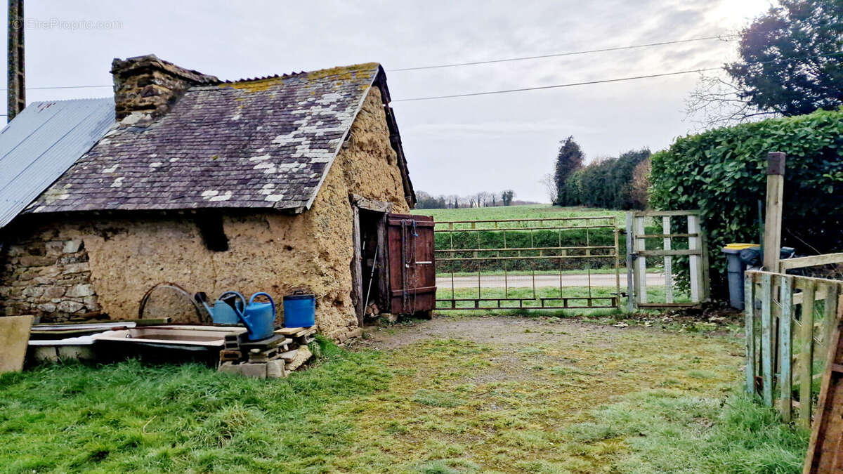 Maison à MENEAC