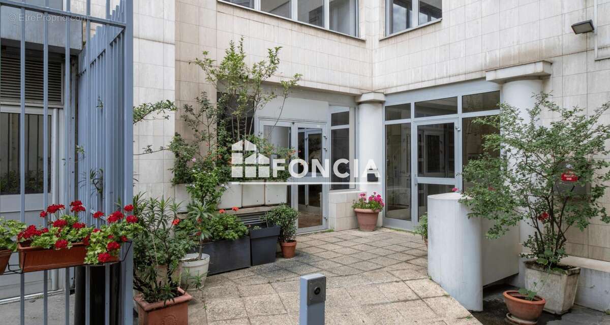Parking à PARIS-10E