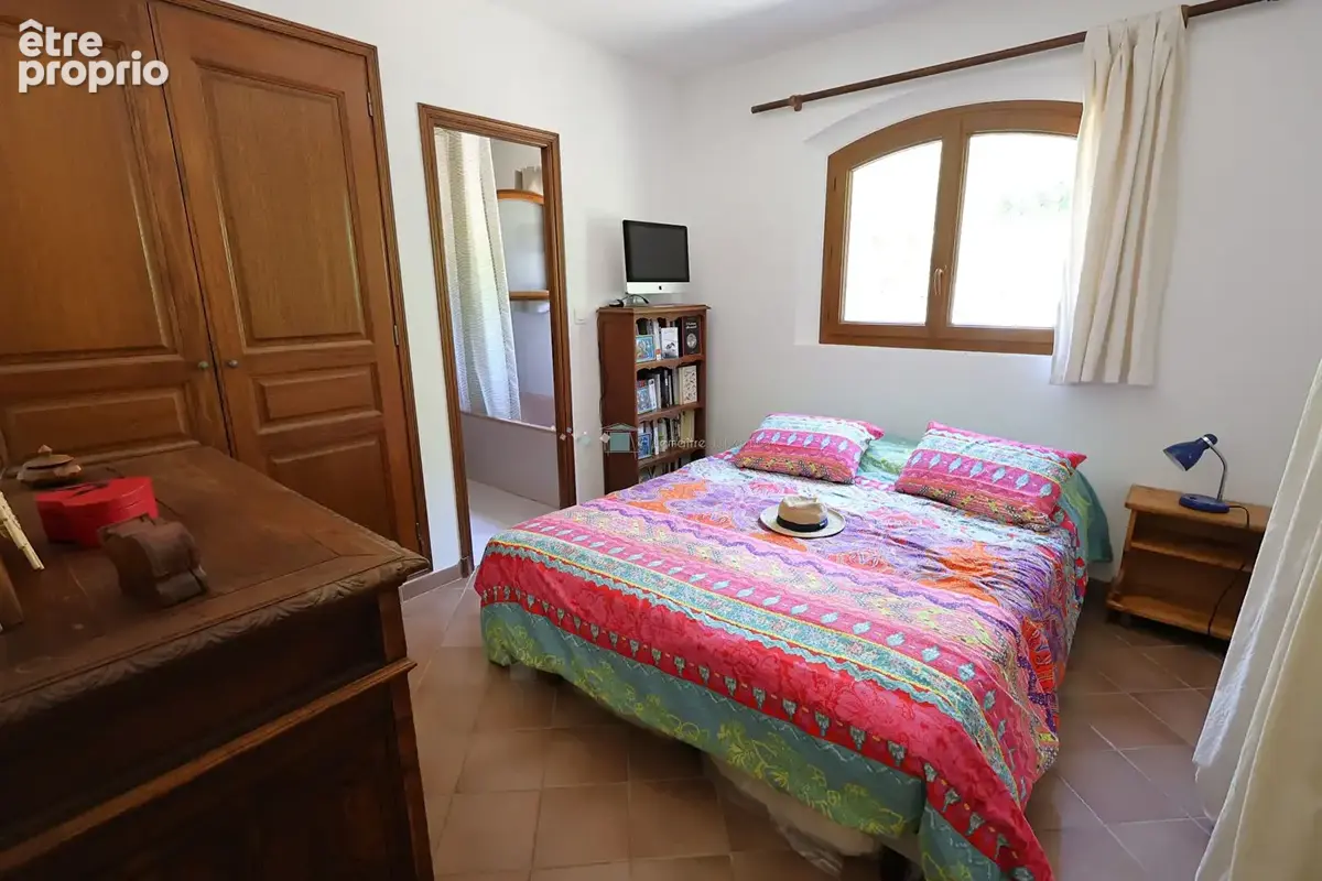 Maison 135 m² avec 2 mazets en pierre et bassin aperçu mer - photo 17