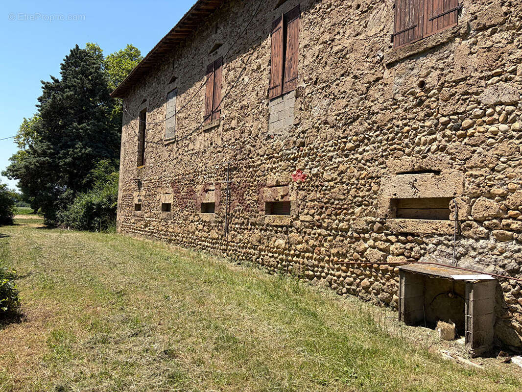 Maison à MONTELIER
