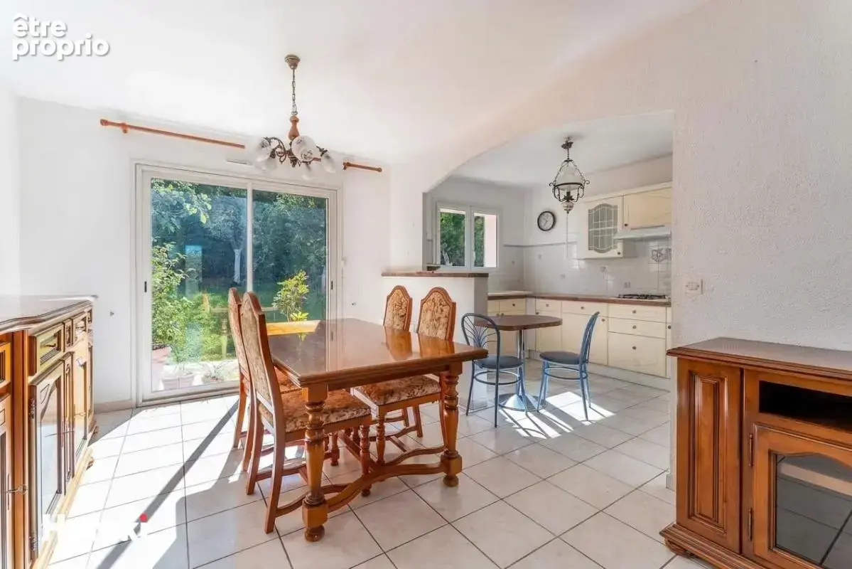 Maison/Villa T4 de 86 m² à Saint-Gilles 30800 - photo 5