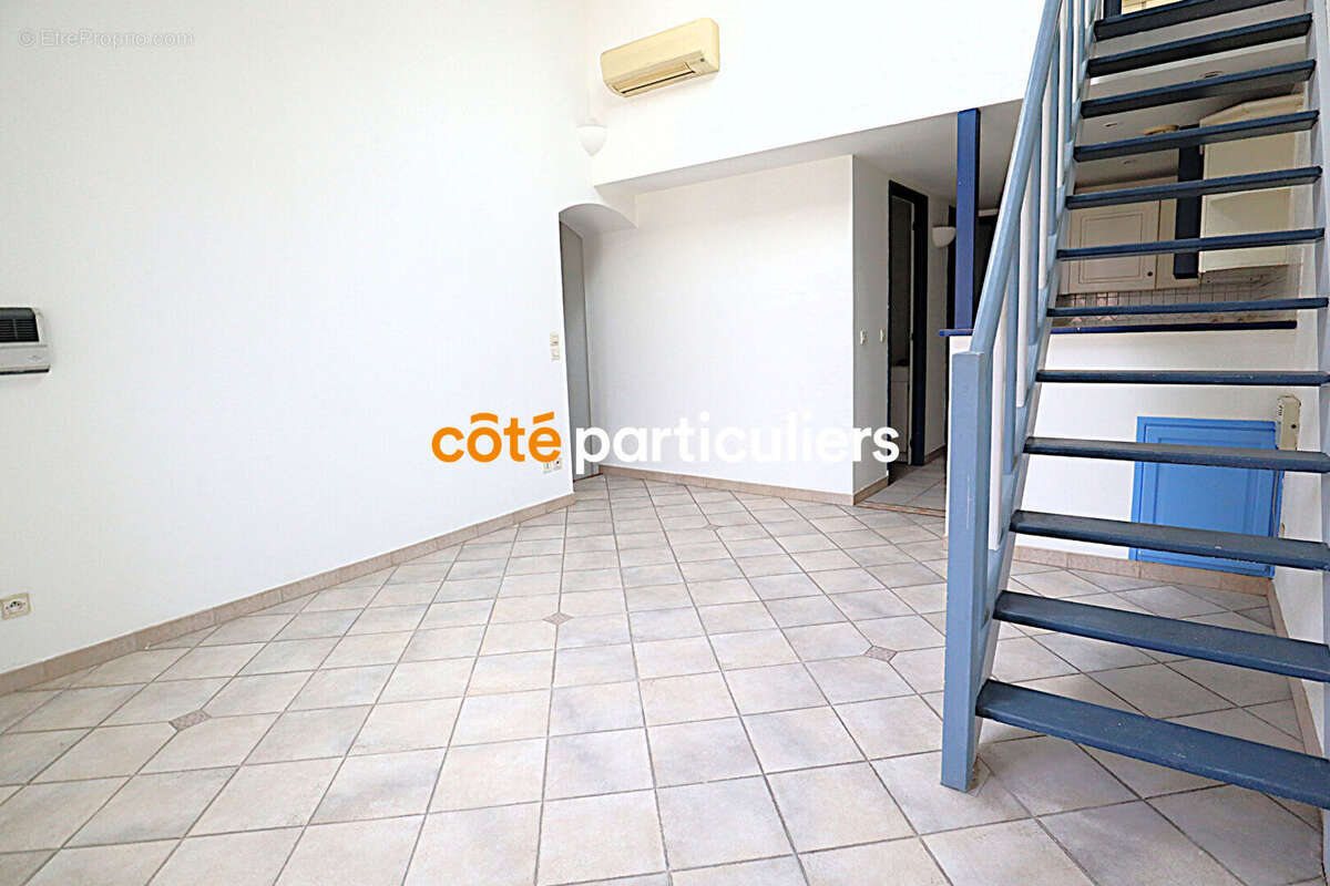 Appartement à ROQUEBRUNE-SUR-ARGENS