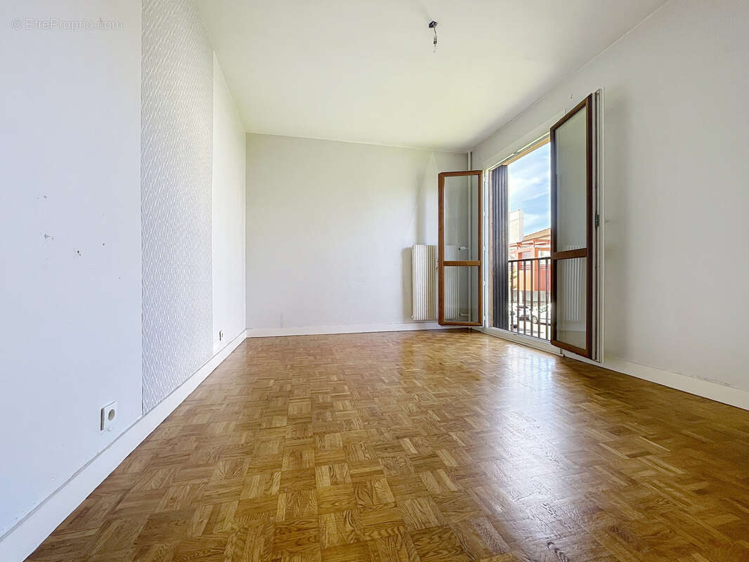 Appartement à SAINT-GENEST-LERPT