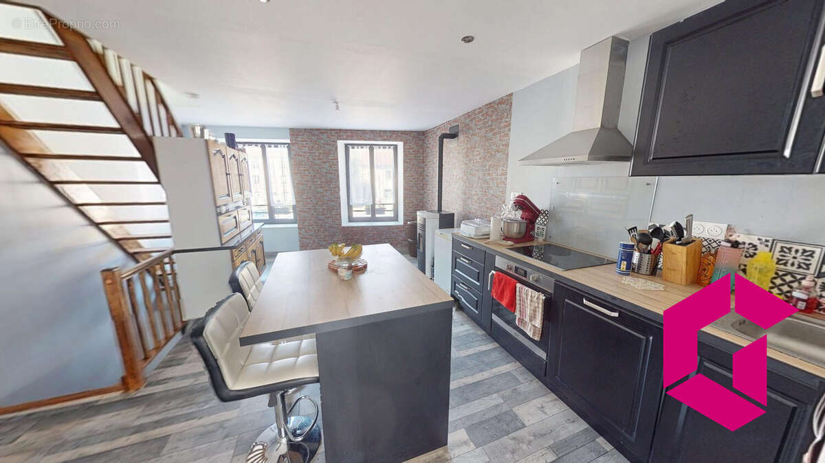 Maison à SAINT-PIERRE-DU-CHAMP