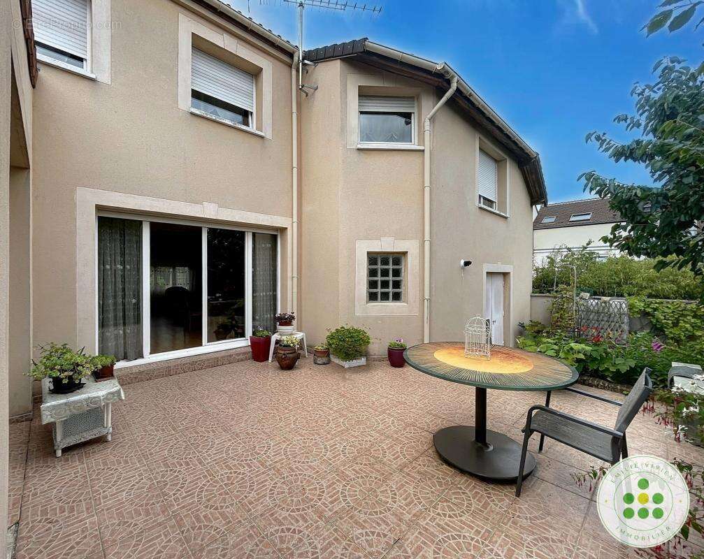 Maison à FONTENAY-LE-FLEURY