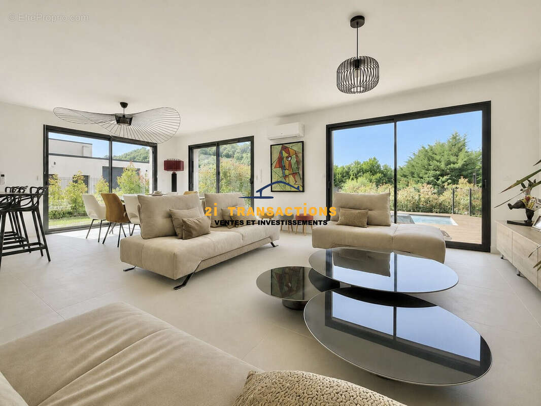 Maison à LA TOUR-EN-JAREZ