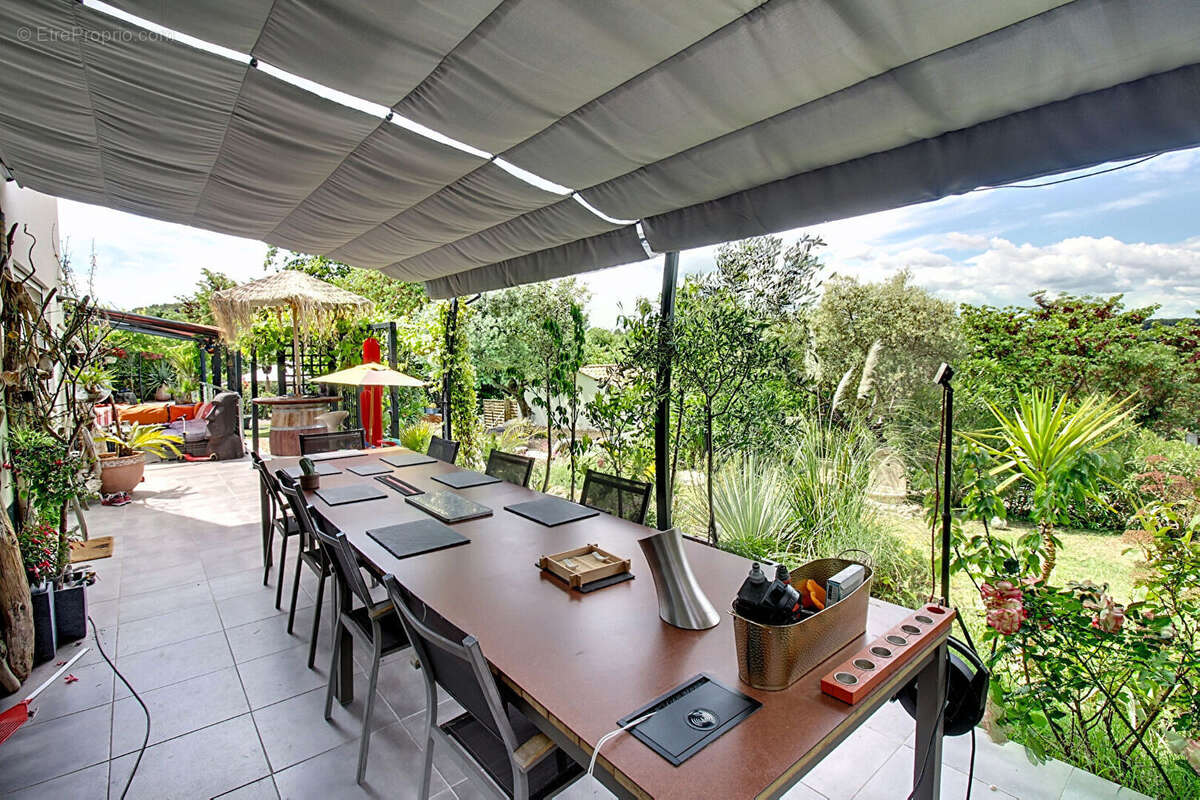 A VENDRE A DRAGUIGNAN Maison récente 238 m² - 6 chambres, piscine et garage - 1807 m² de terrain - photo 7