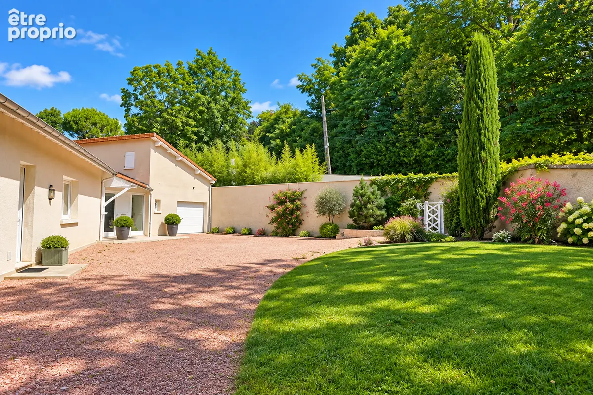 RIORGES SECTEUR PRISE  - Villa de plain pied avec piscine dans parc arboré - photo 4