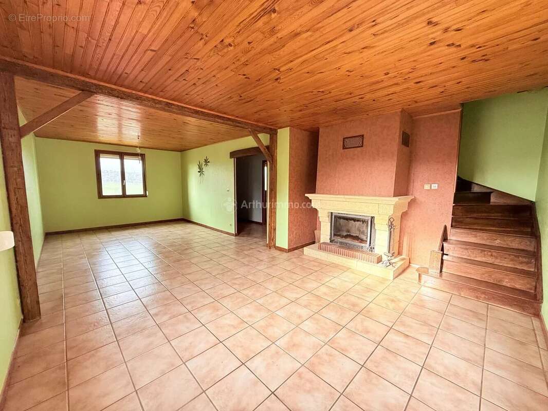 Maison à SOULAUCOURT-SUR-MOUZON