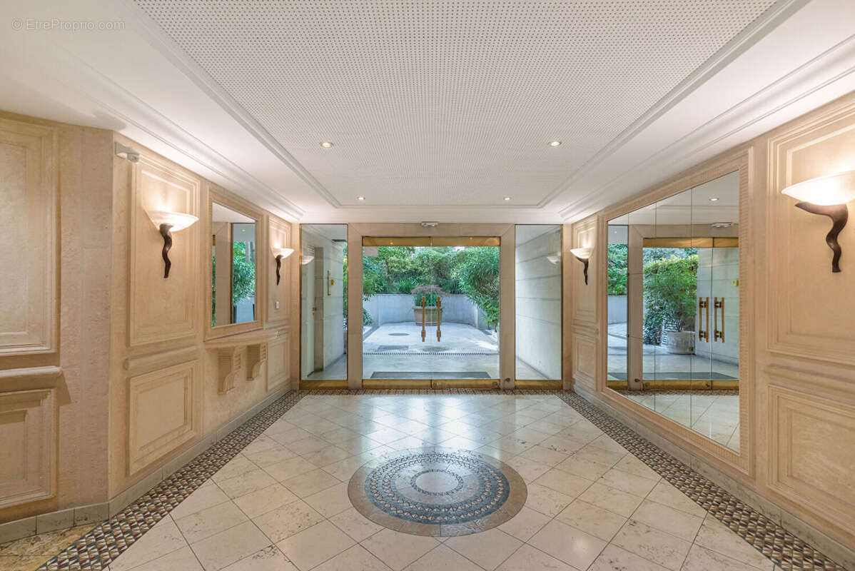 Appartement à PARIS-8E