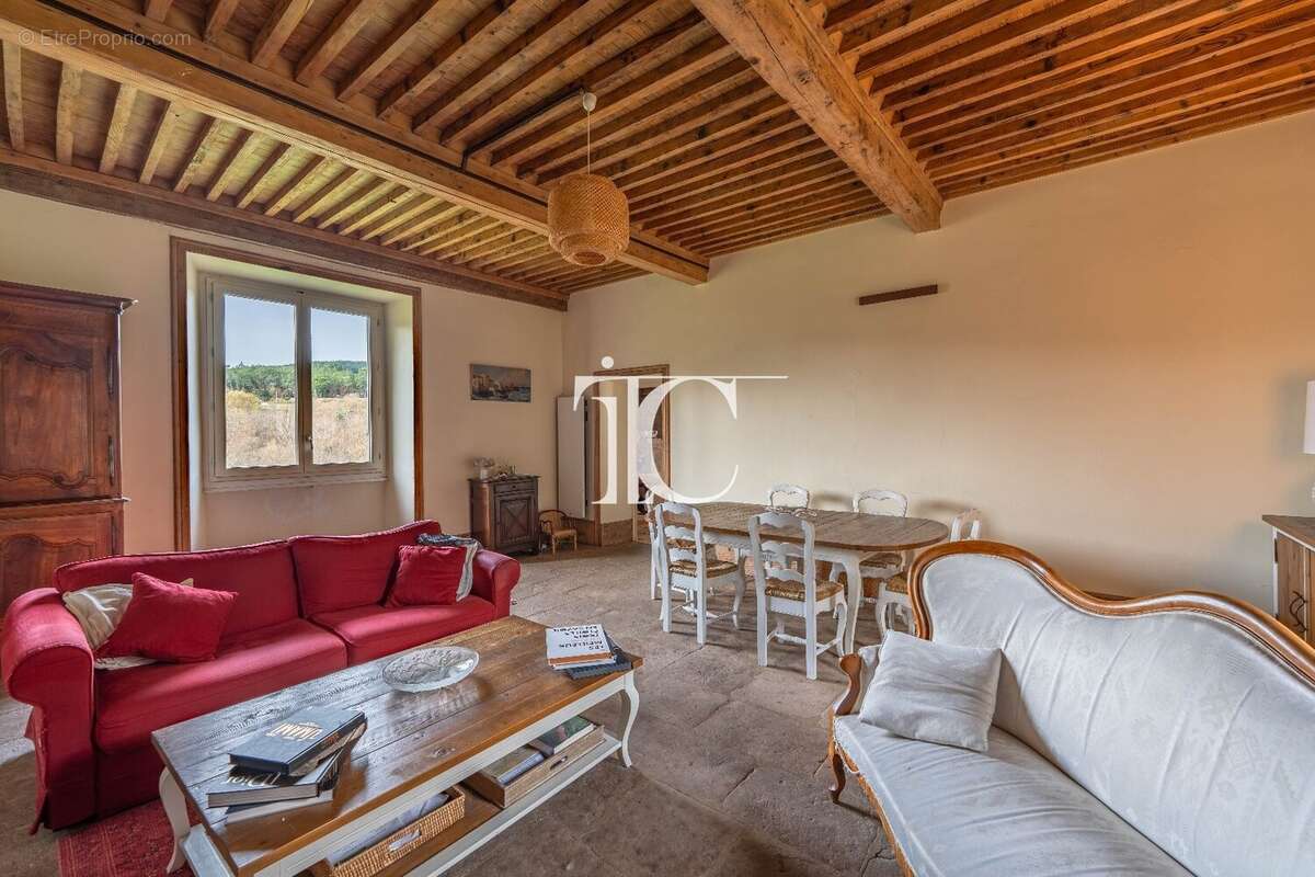 Maison à VINEZAC