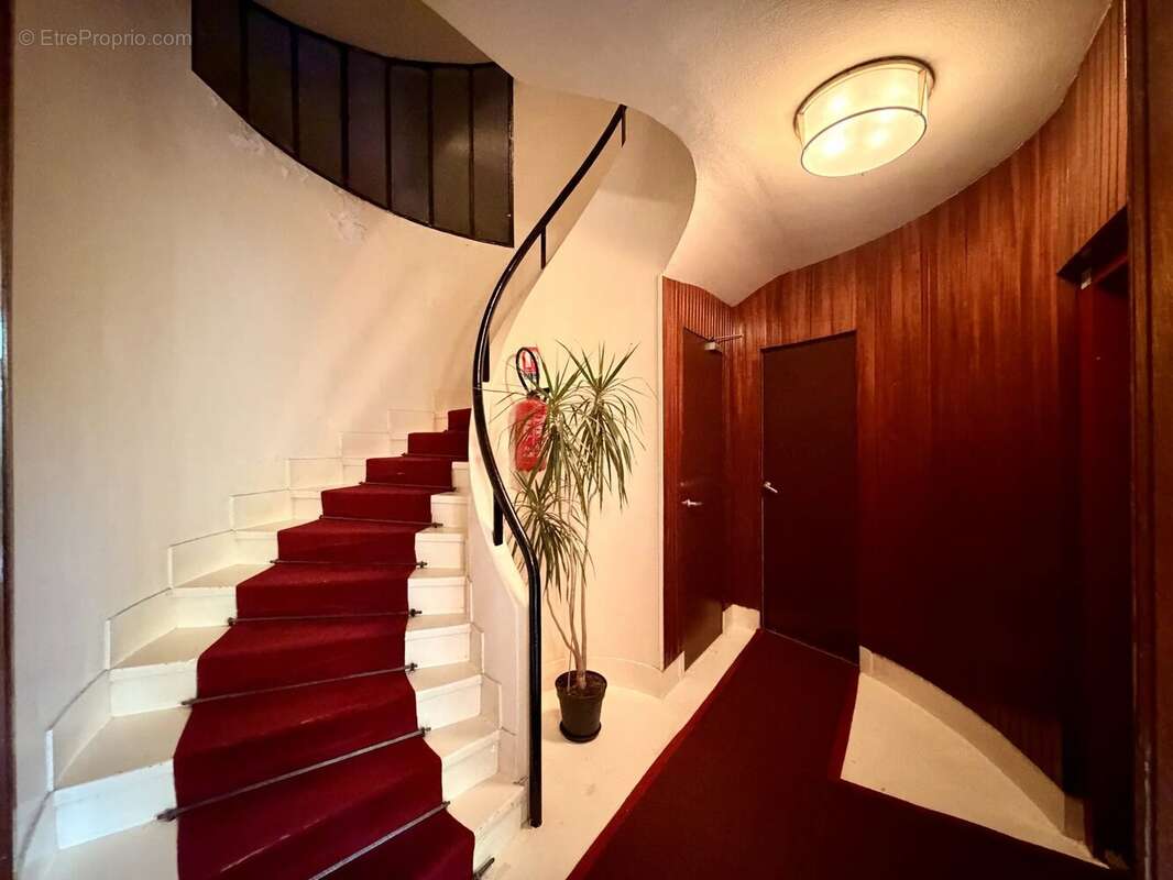 Appartement à NEUILLY-SUR-SEINE