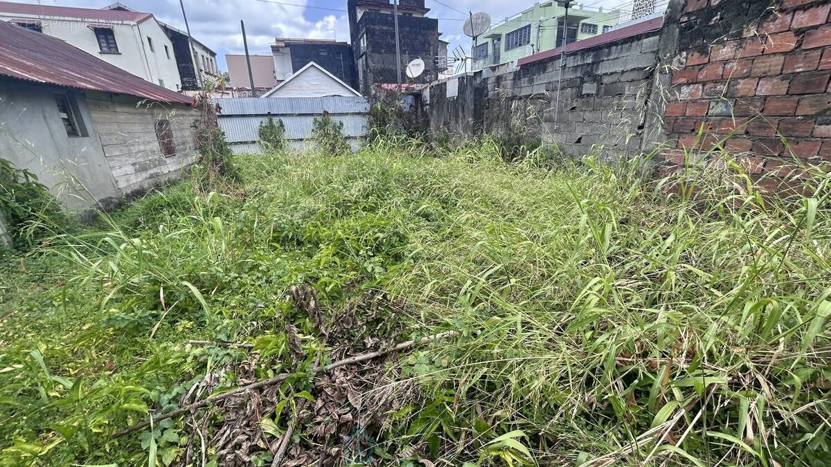 Terrain à FORT-DE-FRANCE