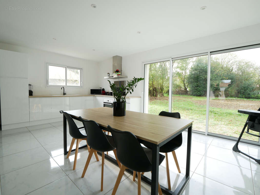 Maison à LE GUE-D&#039;ALLERE