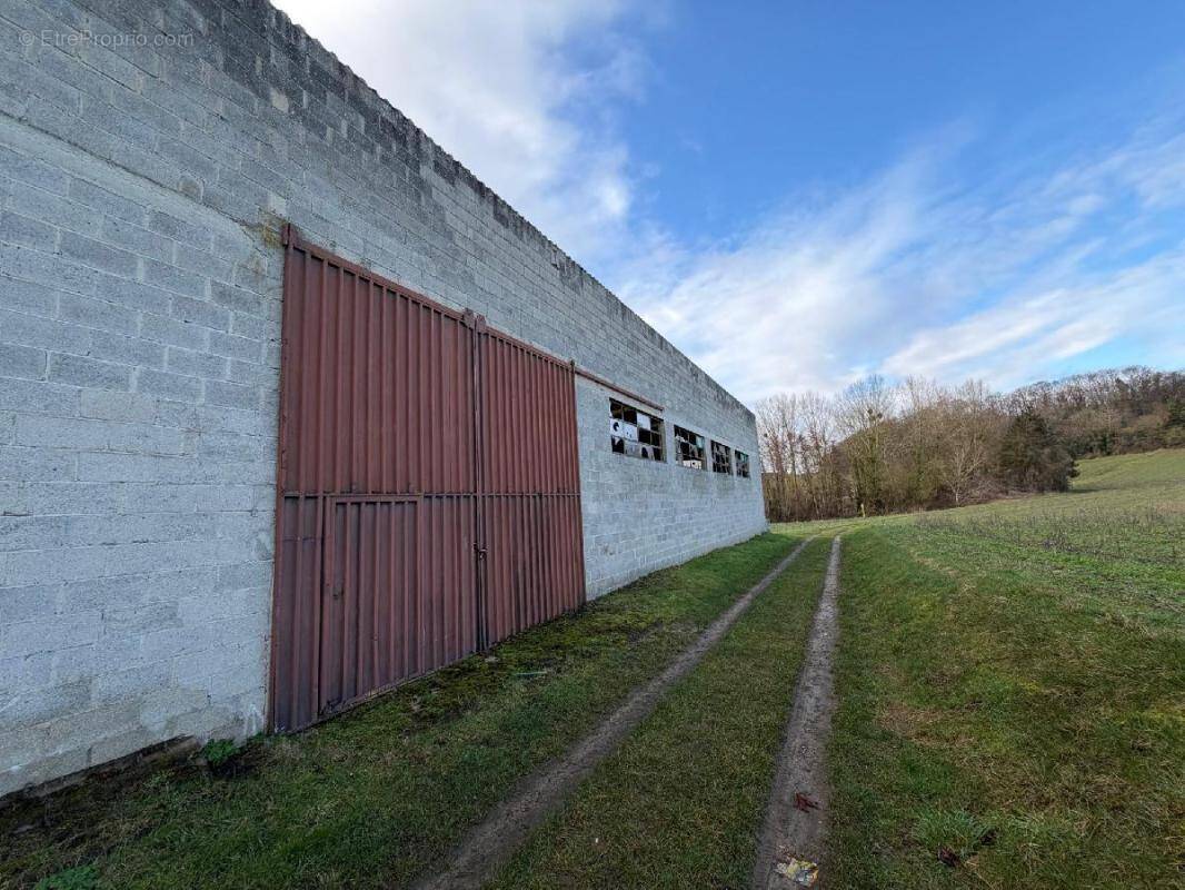 Commerce à COUCY-LE-CHATEAU-AUFFRIQUE
