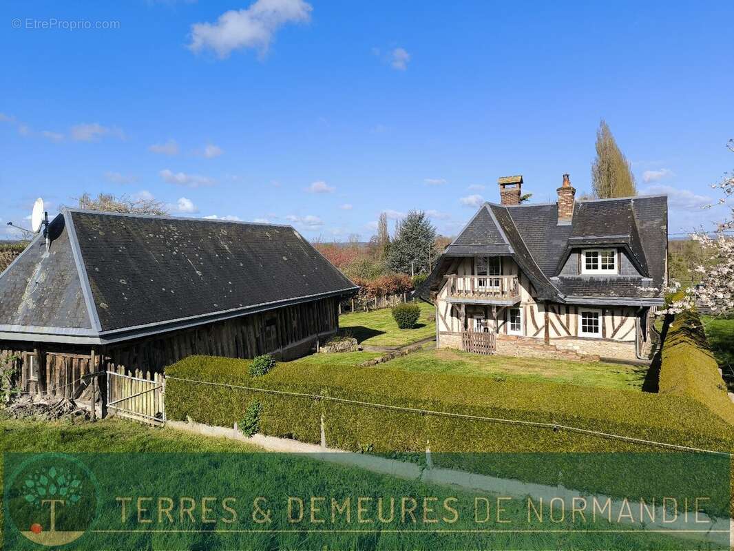 A 10 minutes de pont-audemer (27500), au calme, propriete normande, 3 chambres, terrain d'environ 2700m² avec dependances. - photo 2