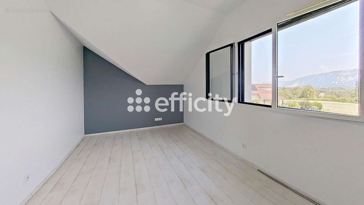Maison 200 m² à Viry  - photo 12