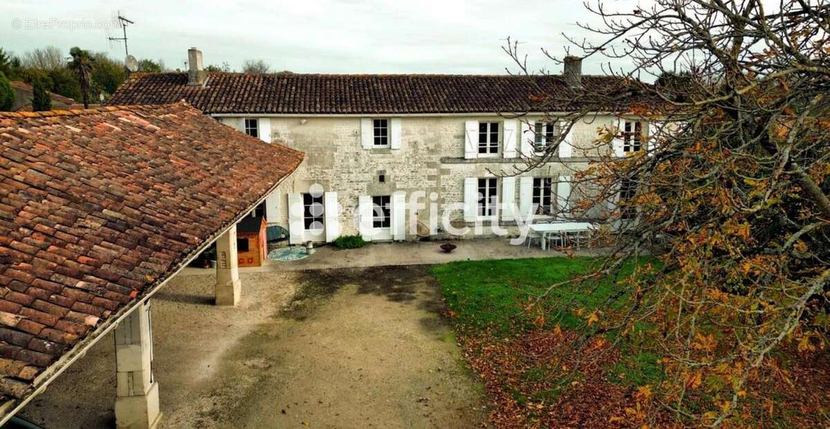Maison à ANGEAC-CHAMPAGNE