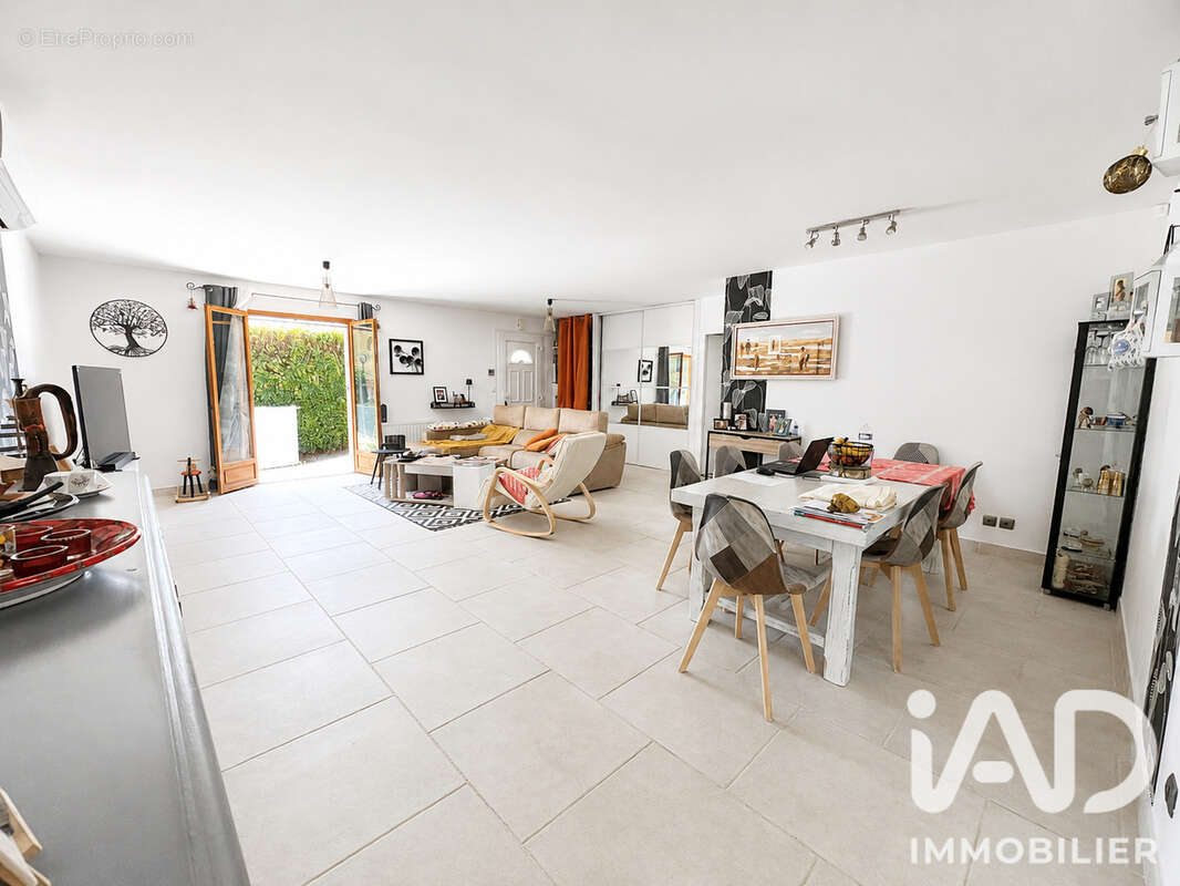 Photo 5 - Maison à SAINT-MAXIMIN-LA-SAINTE-BAUME