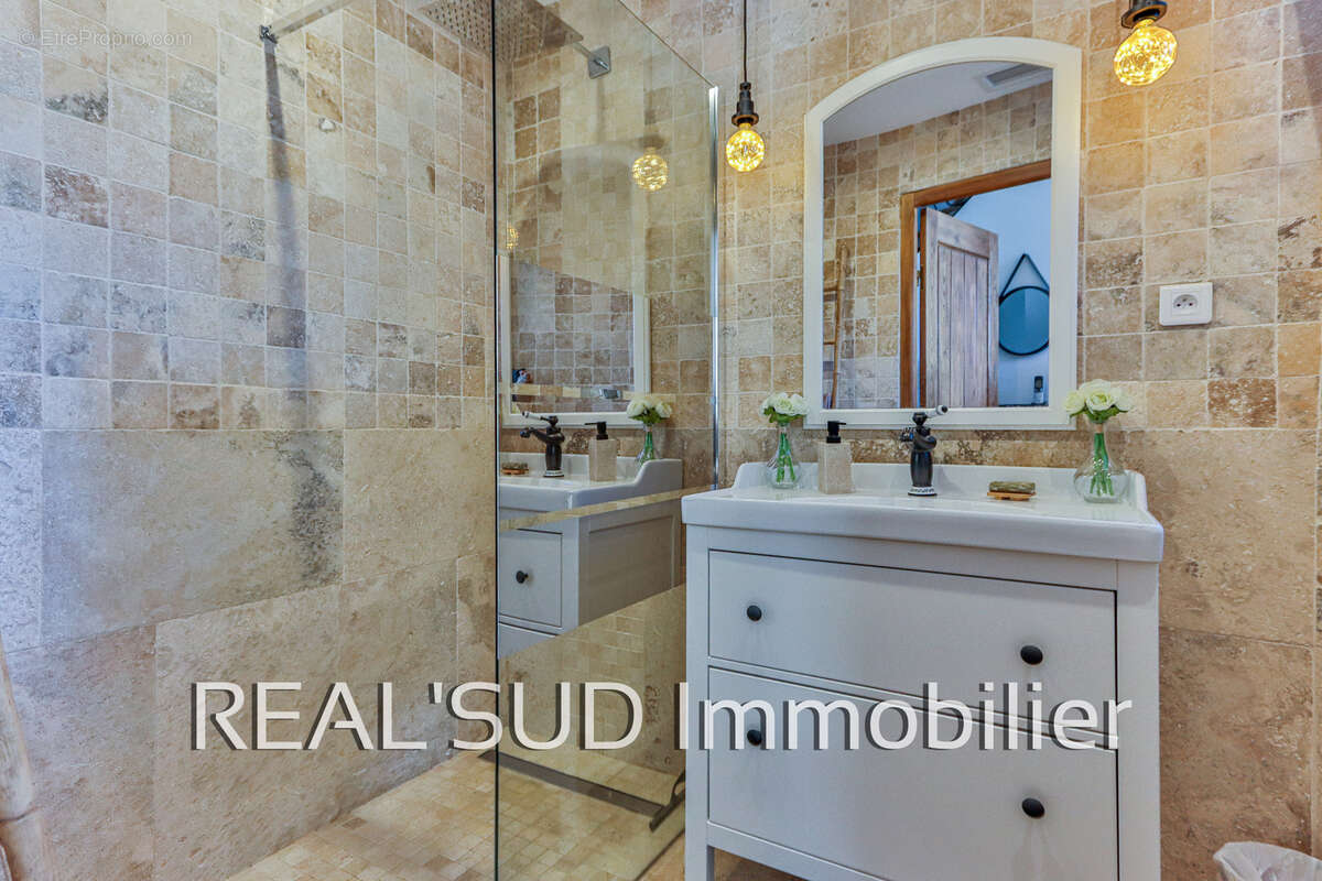 Sormiou, Belle maison 5 pièces lumineuse avec beaucoup de cachet entièrement rénovée - photo 7
