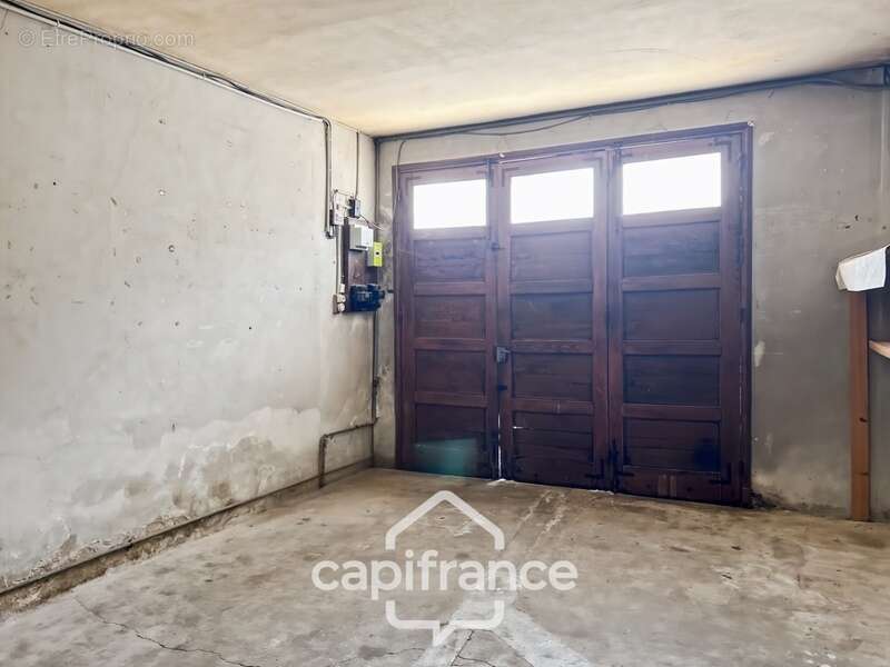 Maison à renover avec fort potentiel, cour et garage - photo 16