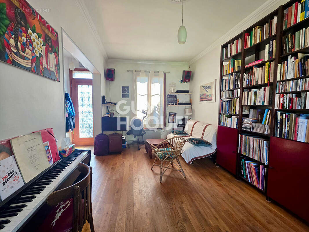 Maison à rénover avec jardin et fort potentiel - Montreuil proche transports - photo 3