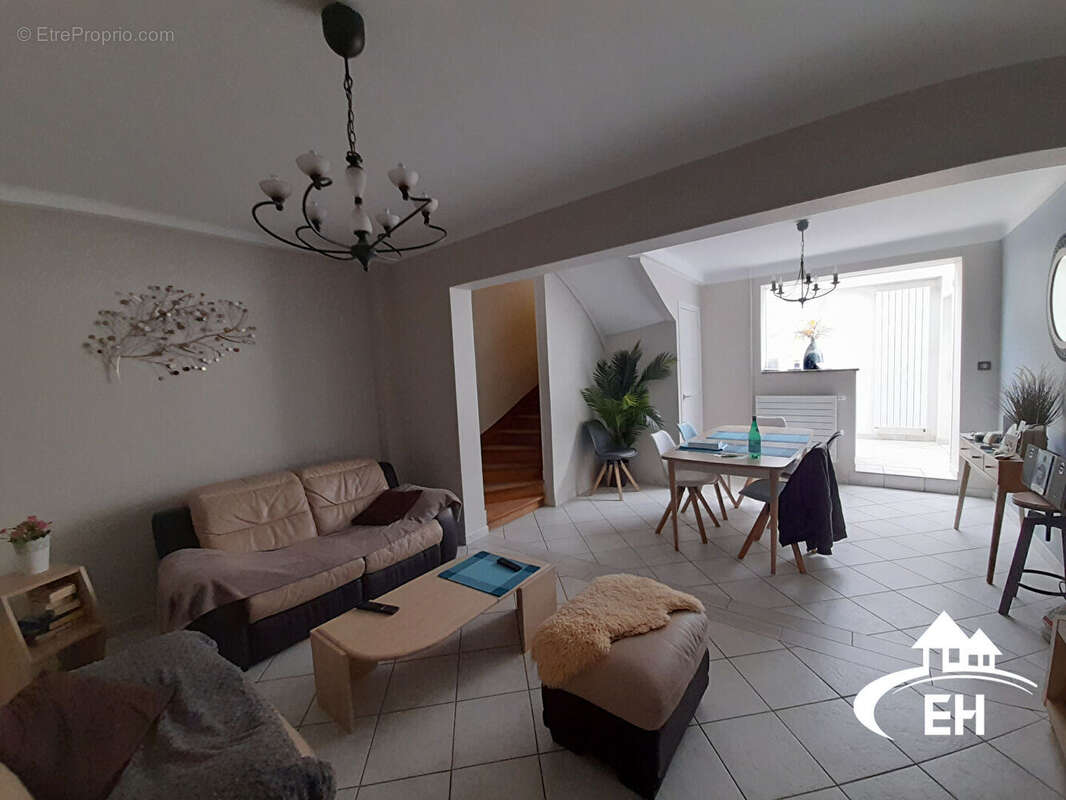 Ensemble immobilier - maison et batiment - photo 2