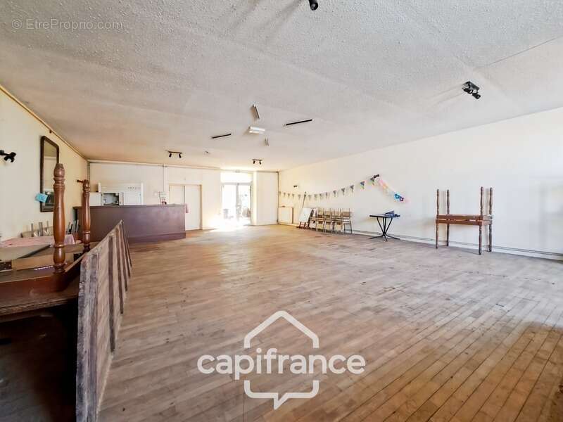 Ancien bar-restaurant avec logement – Fort potentiel au cœur de Châteaumeillant - photo 12