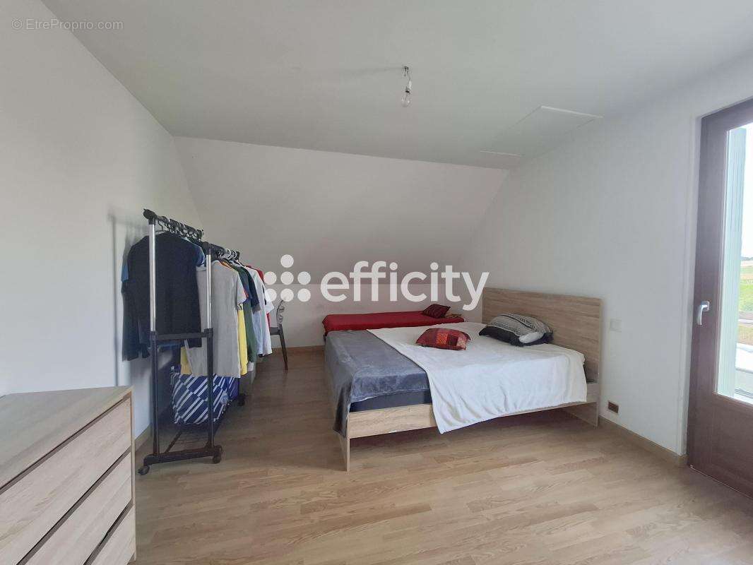 Maison à CONDE-SUR-HUISNE