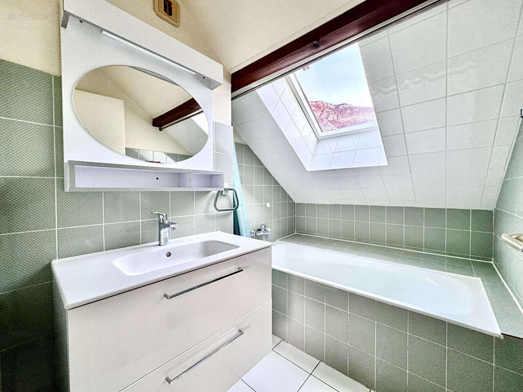 Appartement à COLLONGES-SOUS-SALEVE