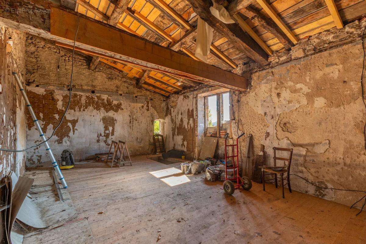 Maison à VAUX-EN-BEAUJOLAIS