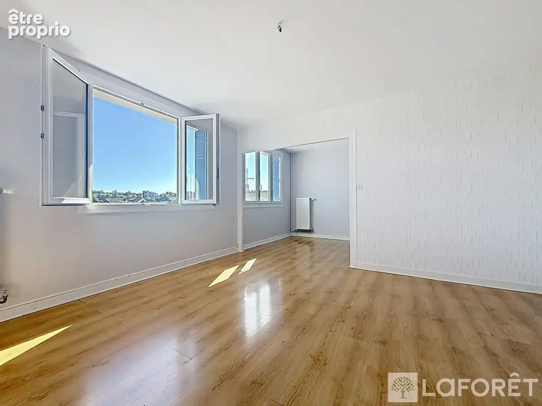Appartement Voiron 5 pièce(s) - photo 2