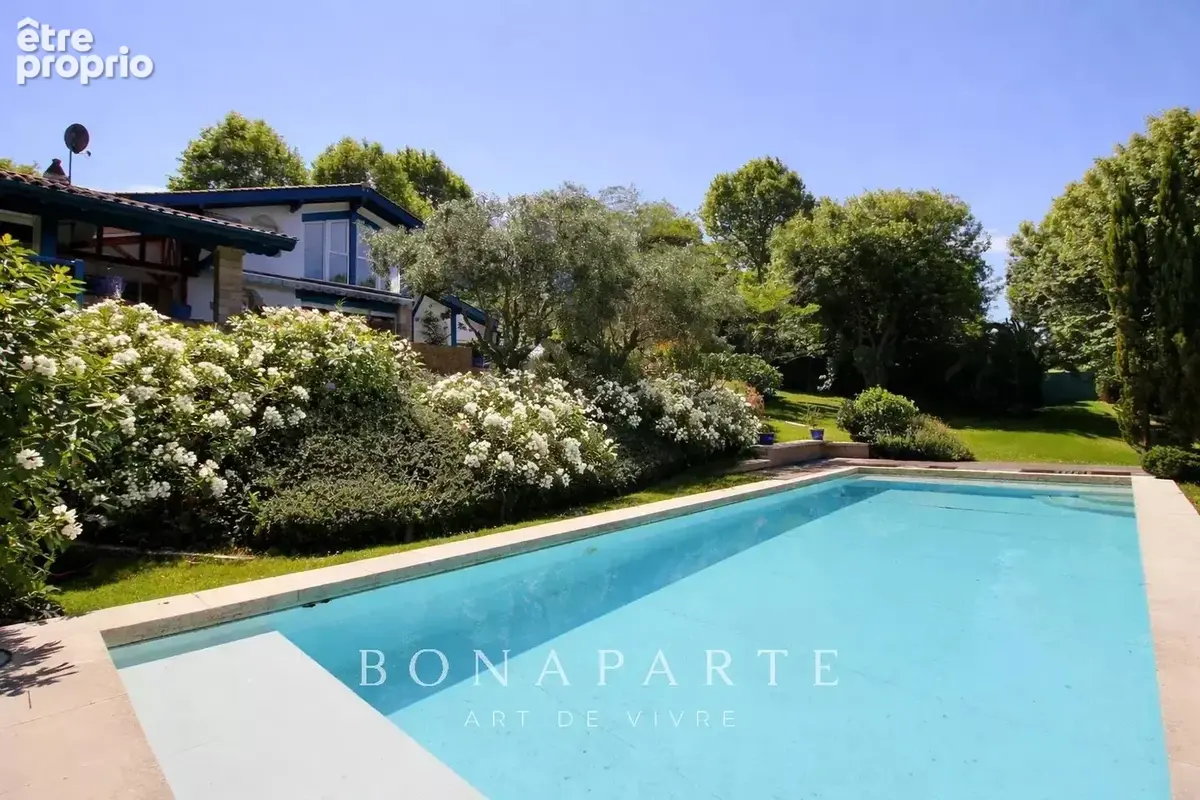 Arcangues - propriete avec piscine - face au golf - photo 2