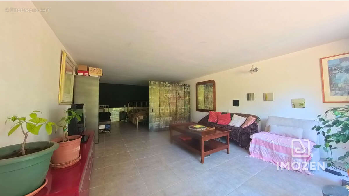 Propriété de caractère avec dépendances, piscine et terrain de 5 809 m2 - photo 17