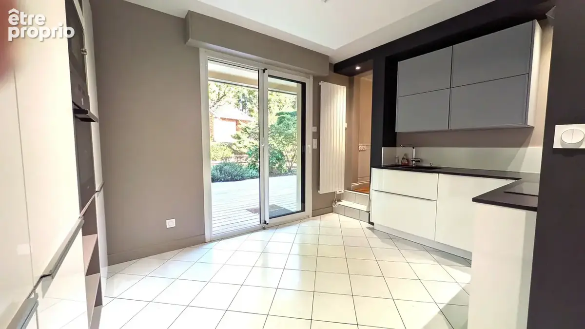 Achat-vente laval appartement  de 180 m² quartier gare - centre ville - photo 4