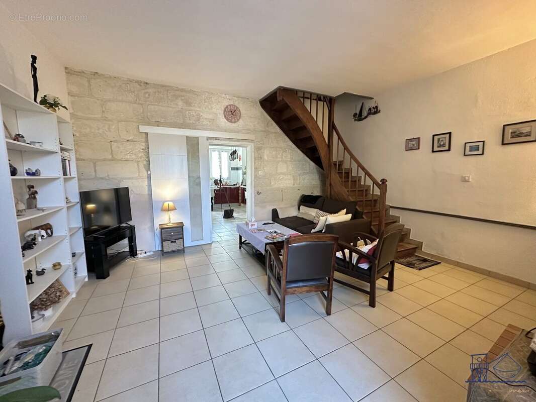 Maison 91 m² à Mortagne-Sur-Gironde  - photo 2