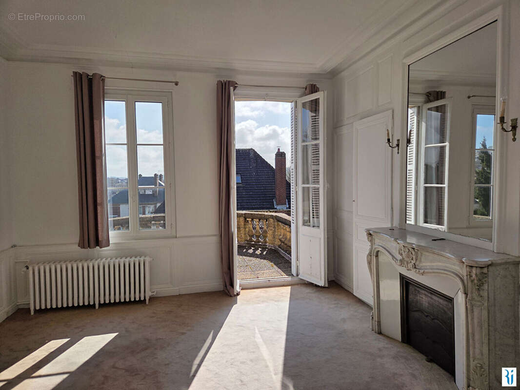Appartement 81 m² à Mont-Saint-Aignan  - photo 2