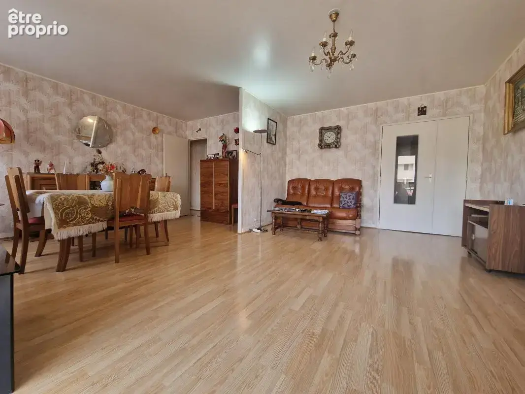 Au sein de la belle et prisée résidence "LE BOIS DE VAIRES" spacieux appartement F4 de 86m² habitable, situé au 2ème avec ascens - photo 3