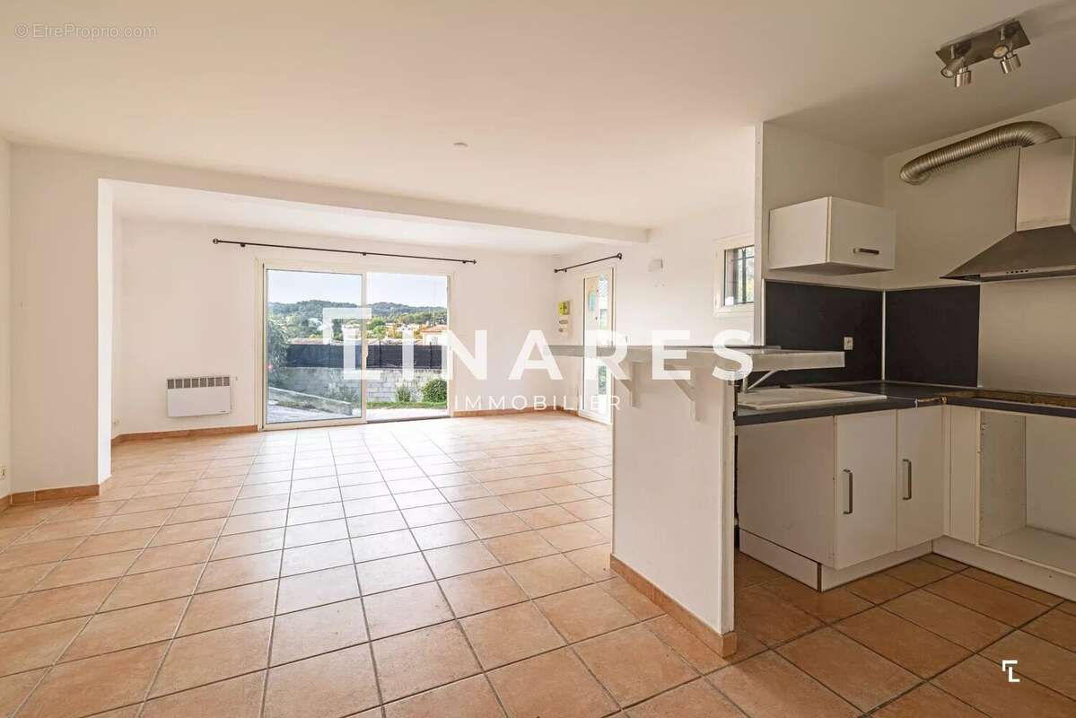 Appartement à MARSEILLE-11E