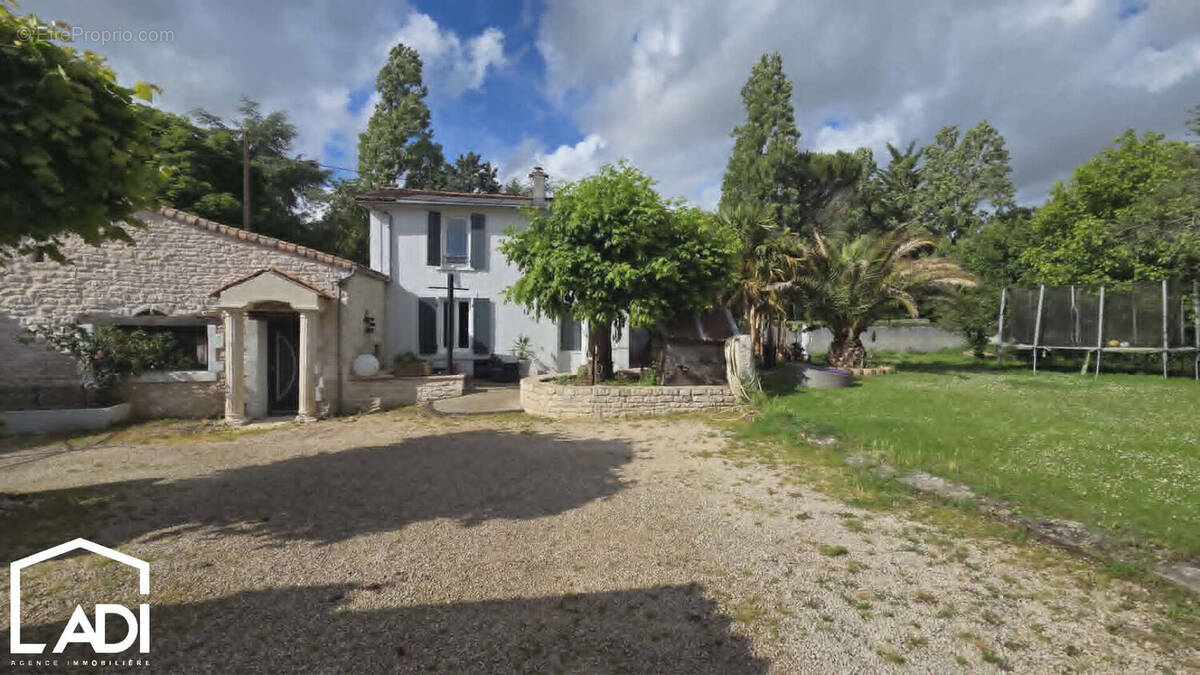 Maison à VOUILLE