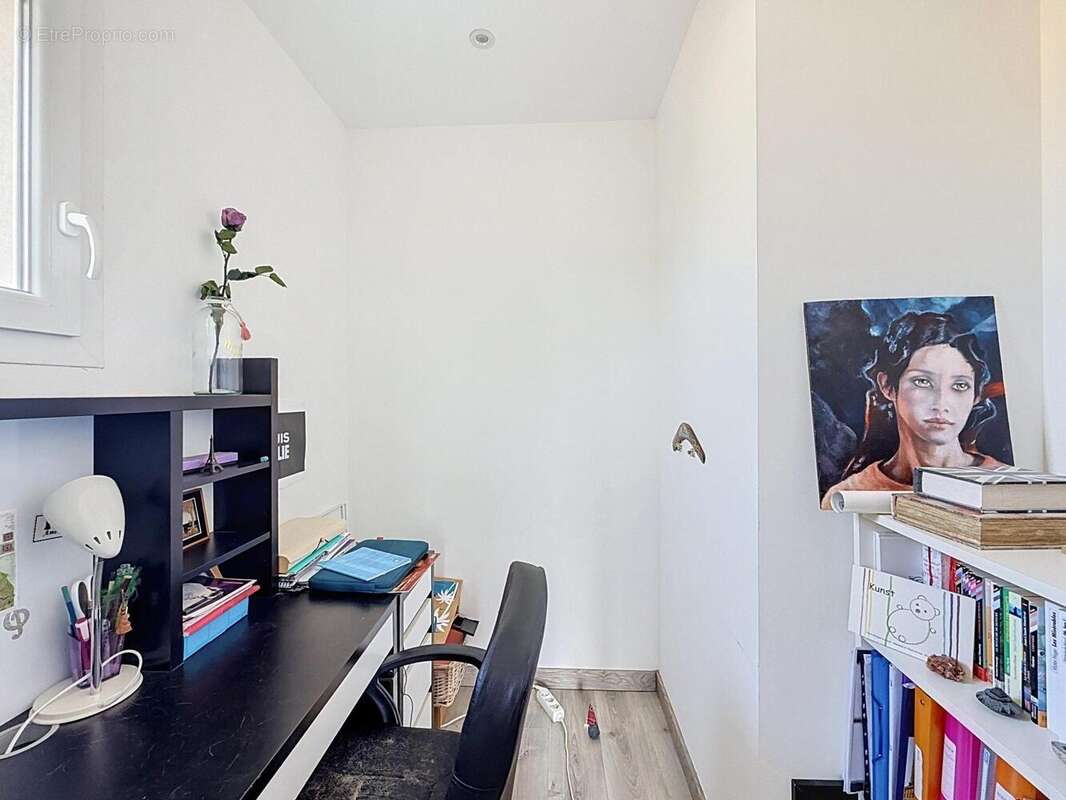 Photo 9