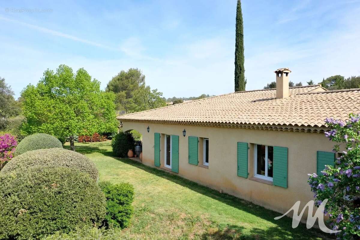 Maison à FOX-AMPHOUX